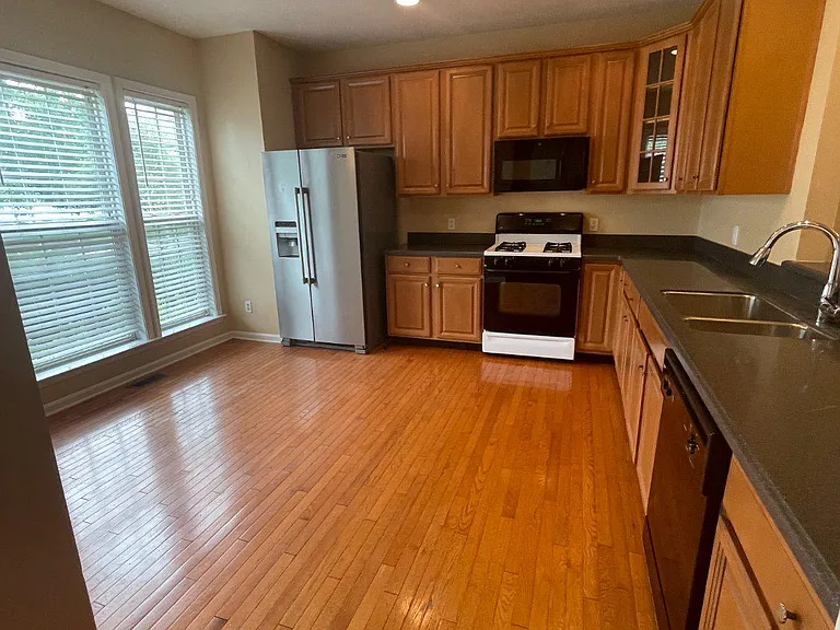 53 Williams Dr — Photo 3