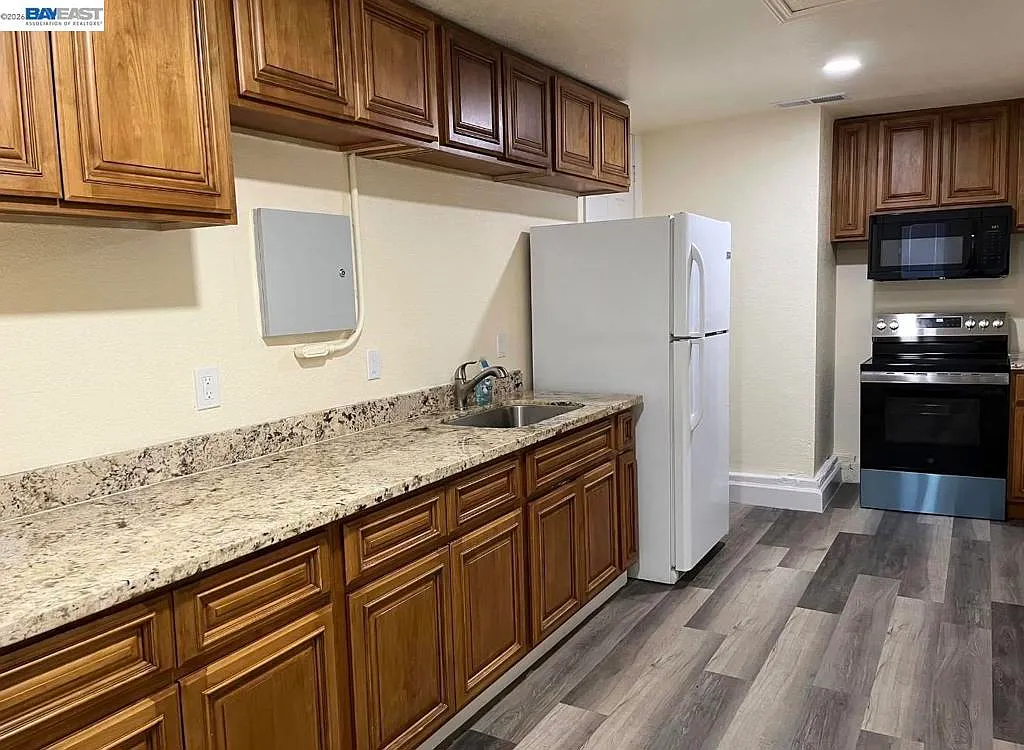 2 bed, 1.0 bath, 450 sqft, $2,200 — Photo 1