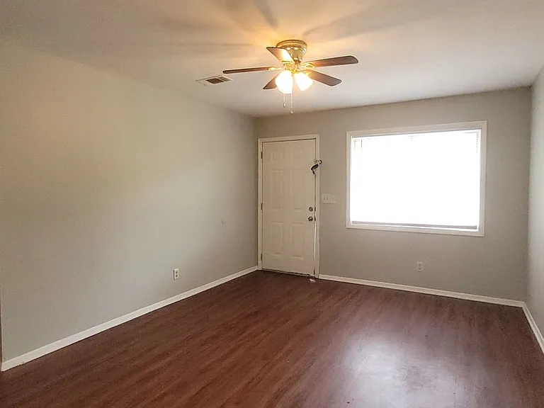 1519 Coffee Ct — Photo 2