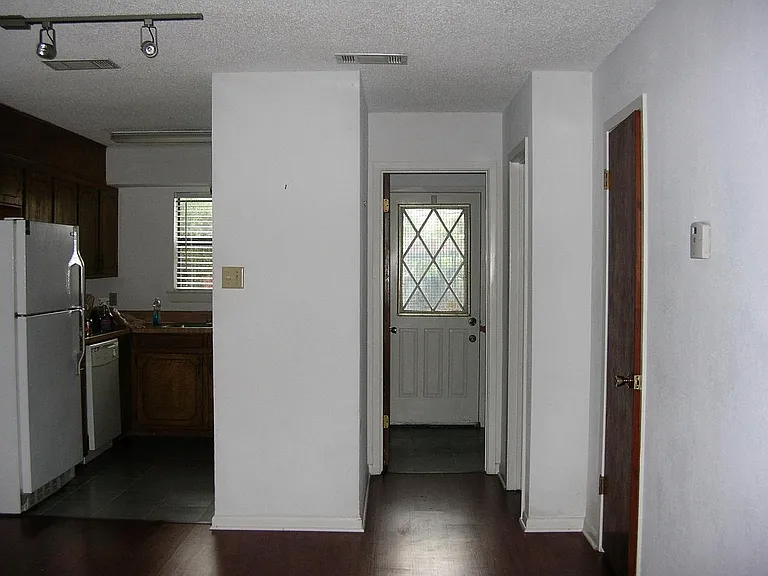 3808 W 6th St — Photo 3