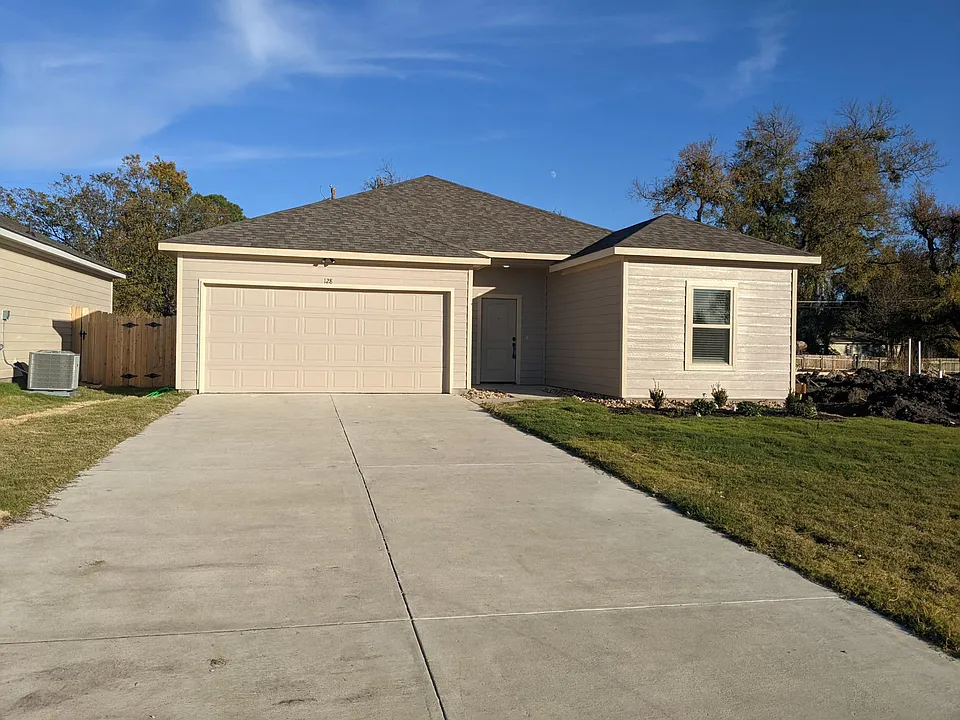 128 Canales Cir