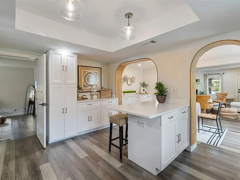 1411 E Henry Ave — Photo 13