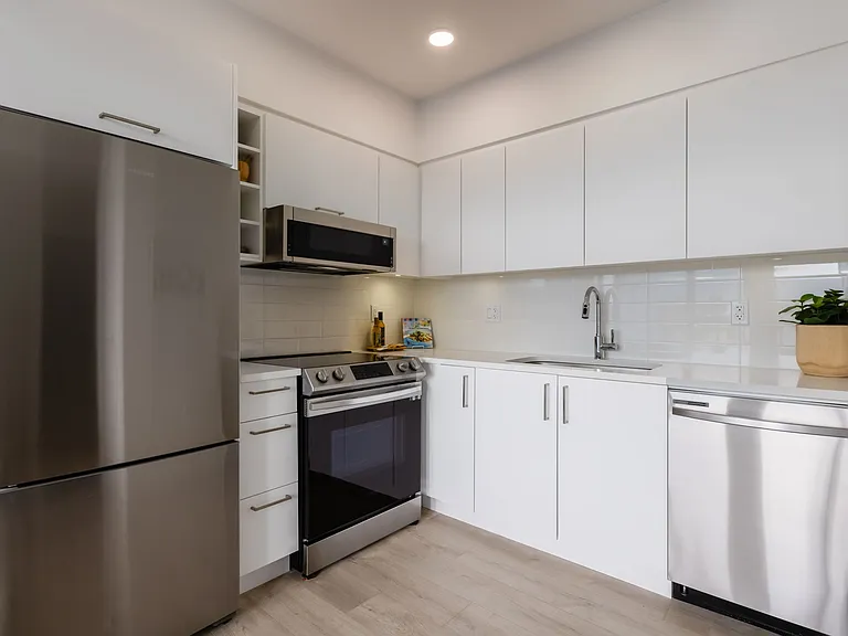 133 E 4th St #102 — Photo 2