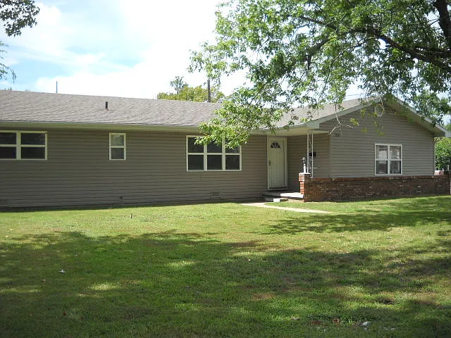 2802 S Highland Ave — Photo 5