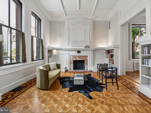 2200 Saint James Pl, Philadelphia, PA 19103
