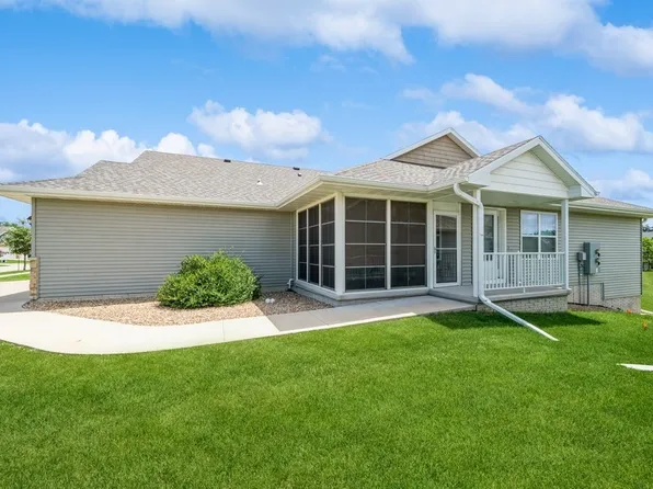 919 Deer Run Dr NE, Cedar Rapids, IA 52402