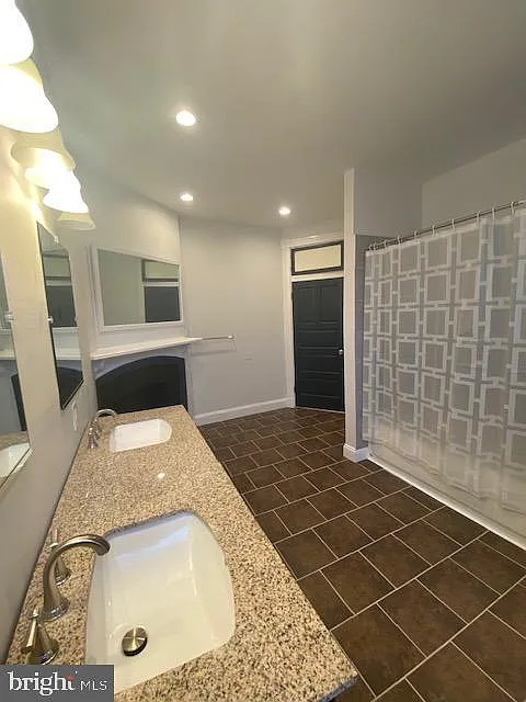 4 bed, 2.5 bath, 2448 sqft, $3,200 — Photo 2