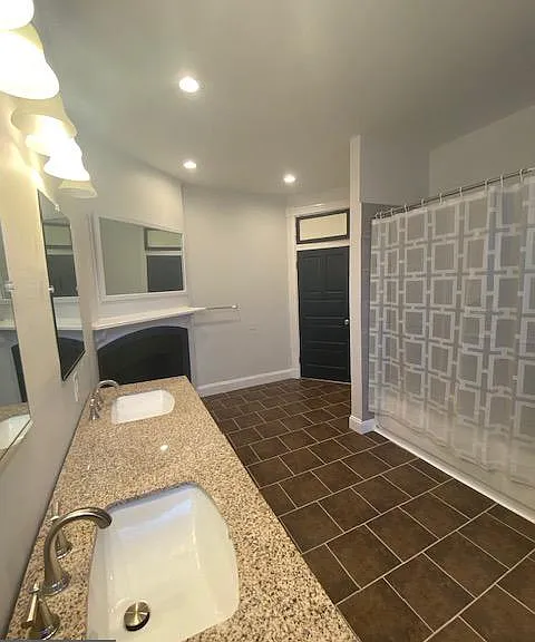1921 Park Ave — Photo 2