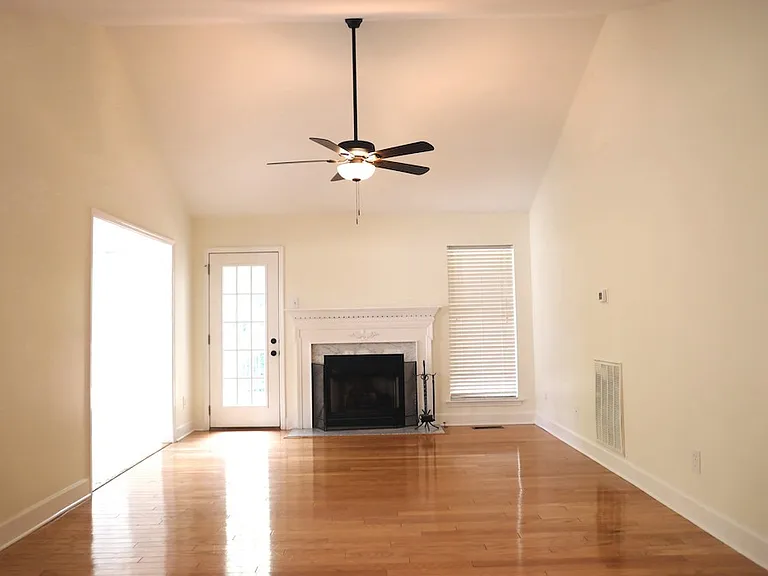 1406 Clairmonte Cir — Photo 7