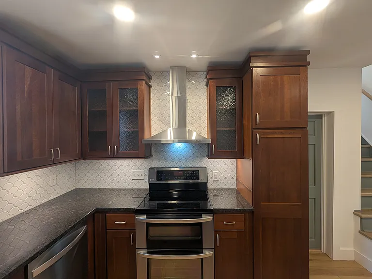 625 7th Ave — Photo 11