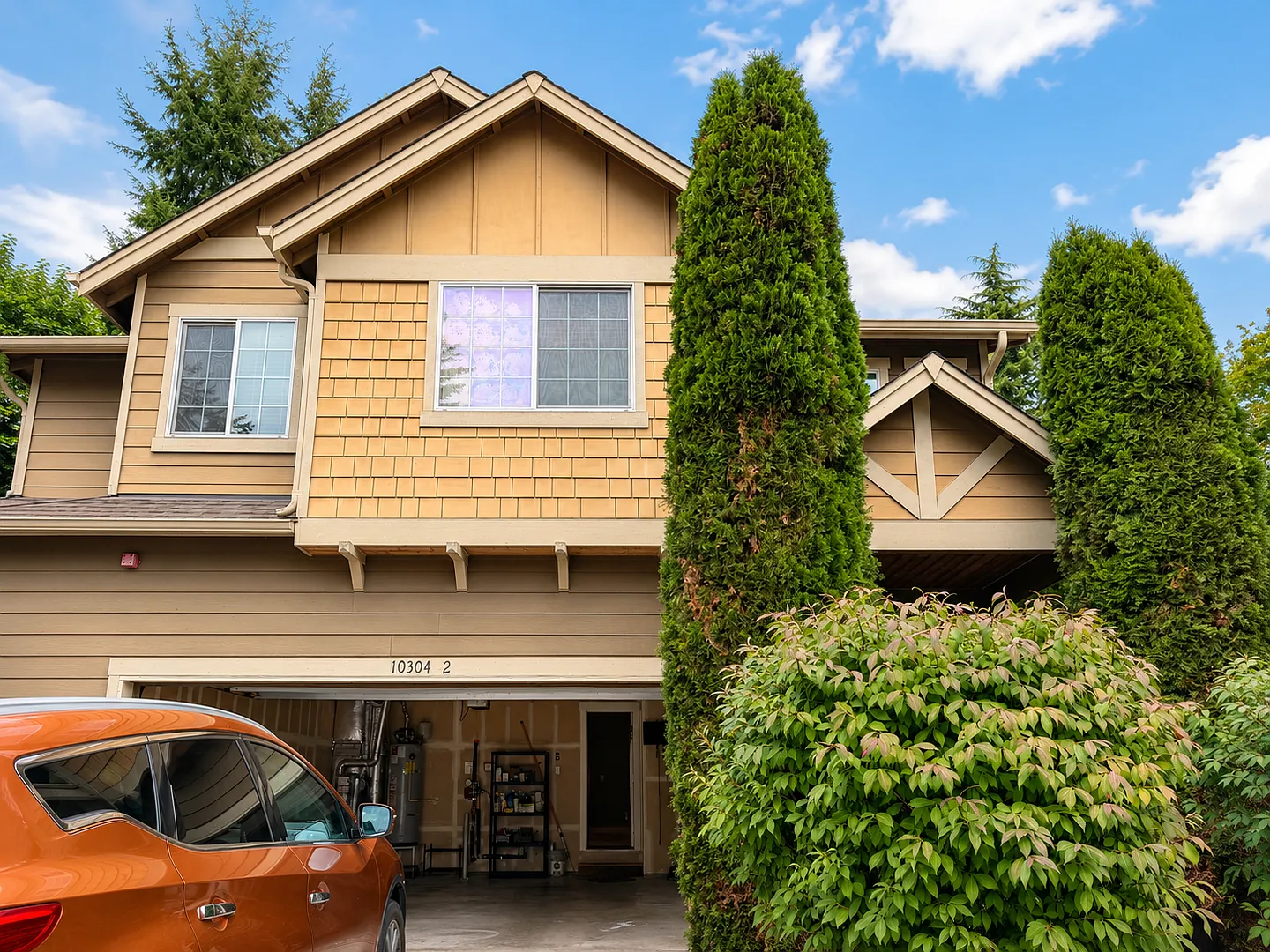 Spacious 3-Bedroom Redmond Home with Garage and Private Yard — Photo 2