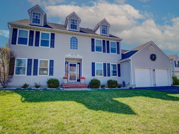 53 Crater Lake Road, Howell, NJ 07731
