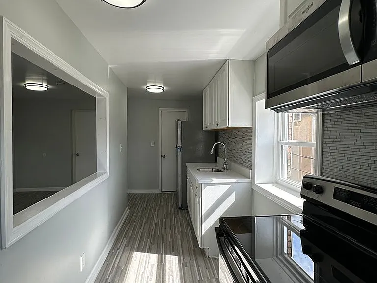 Somerset Apartments — Photo 6