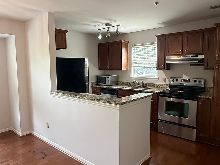 2209 Sumner Green Ave #B — Photo 5