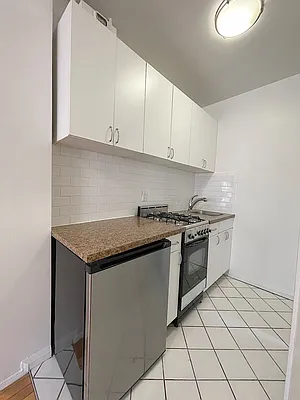 Rented by Compass | media 7