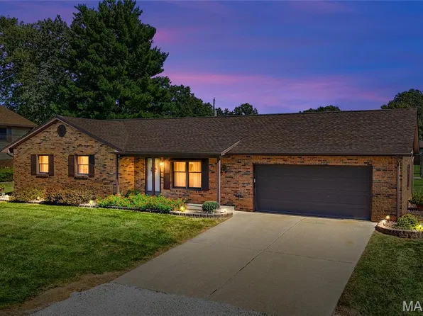 2 Carol Dr, Waterloo, IL 62298