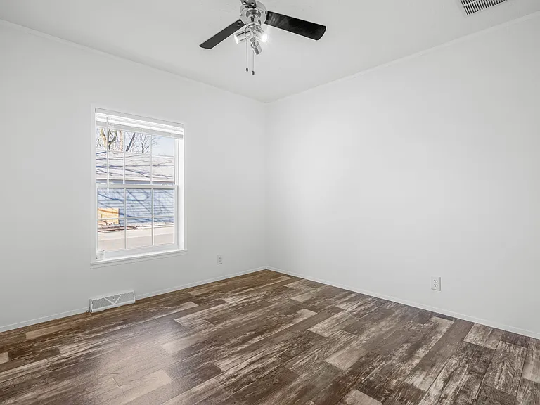 204 E 11th St #1 — Photo 13