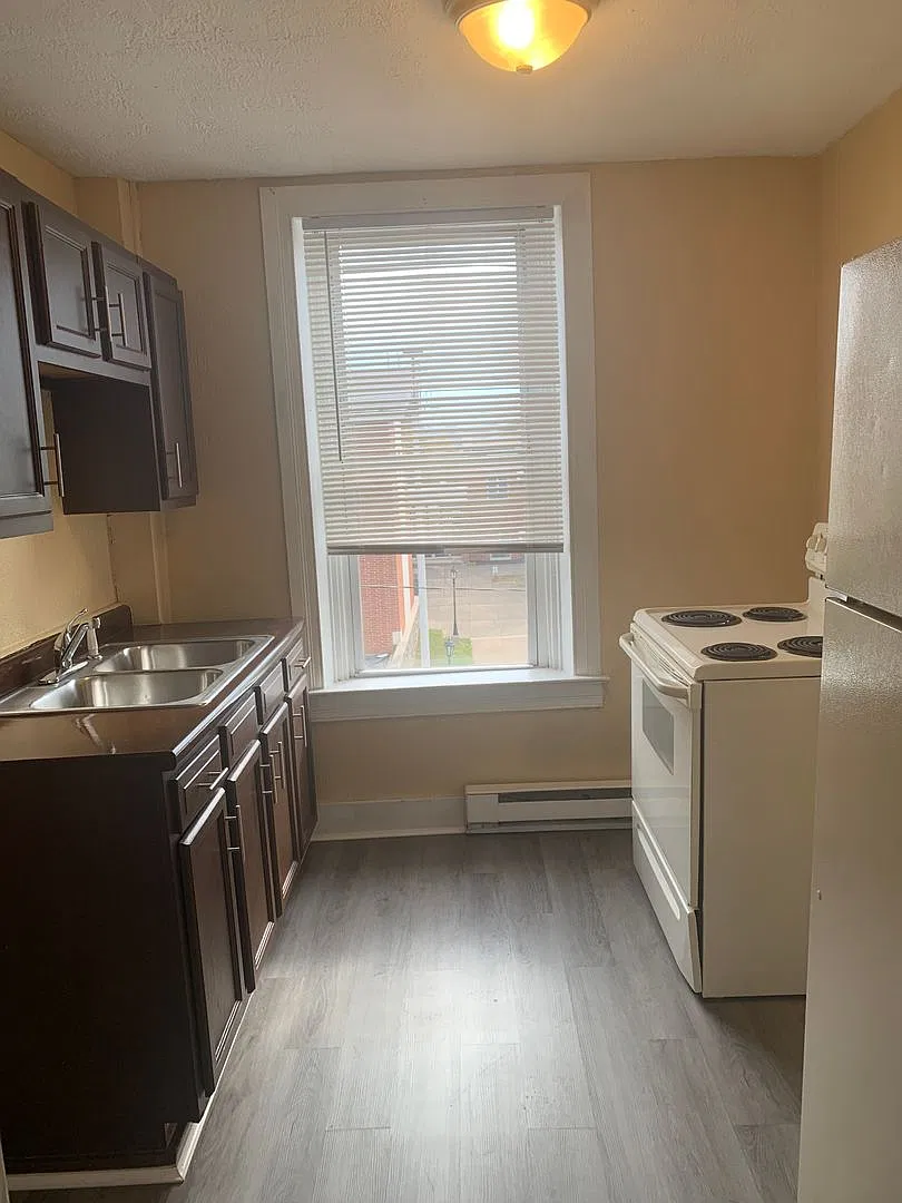 1 Bed/1Bath East York City SD — Photo 4