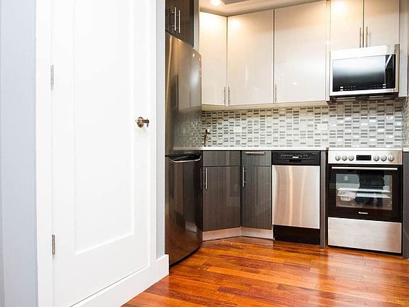 2nd image of 804 Jefferson Ave #1E
