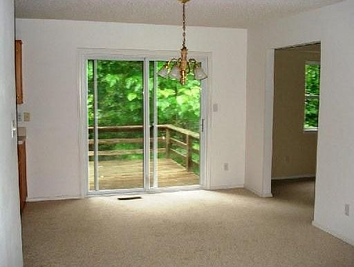 5th image of 9 Blandford Ln