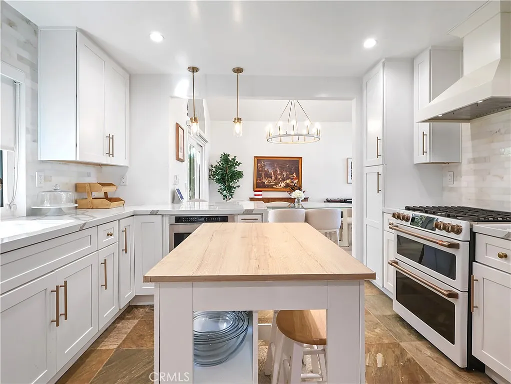 4 bed, 1930 sqft, $7,199 — Photo 4