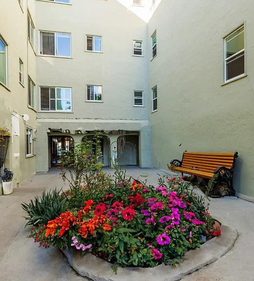 Park Regent Apartments — Photo 7