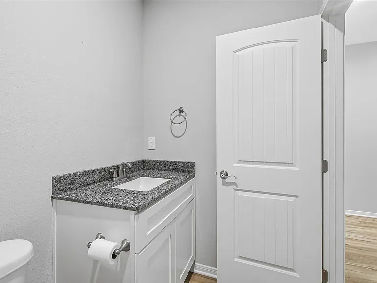 205 N Bay Ave #B — Photo 22