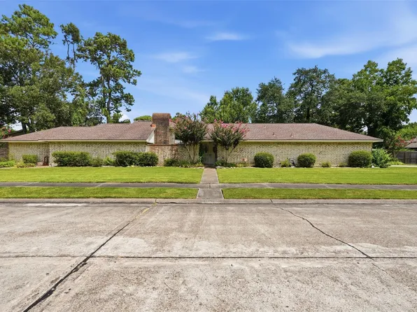 3508 Camelot St, Baytown, TX 77521