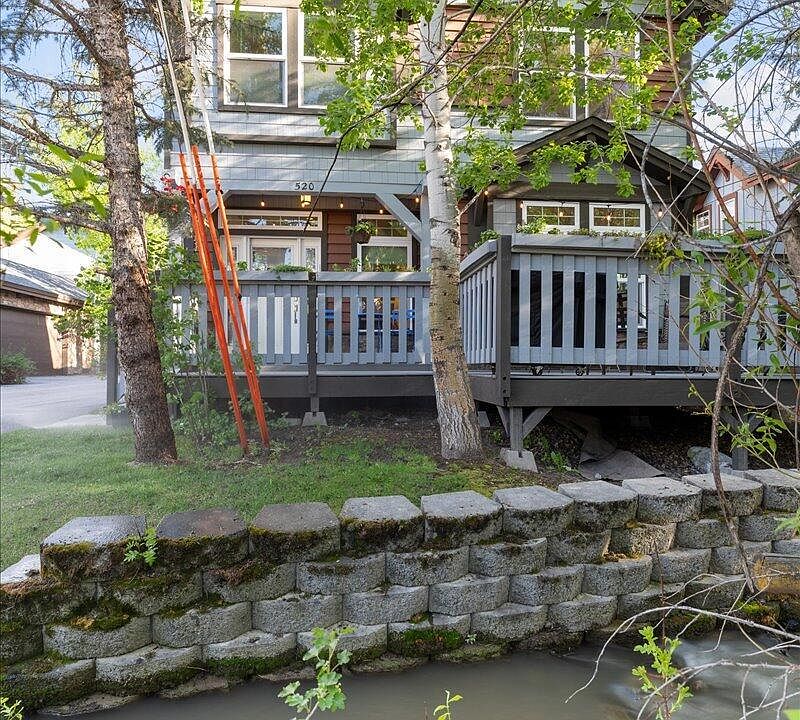1st image of 520 E Kelly Ave