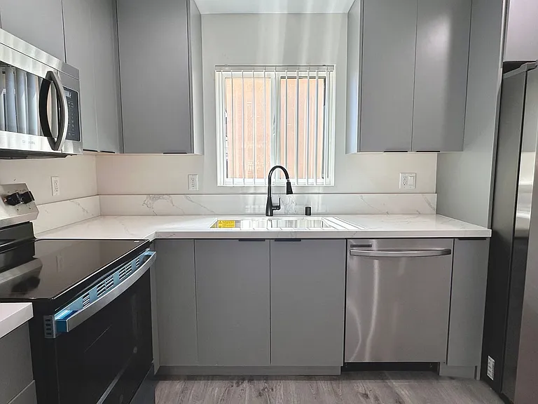 11512 Oxford Ave — Photo 12