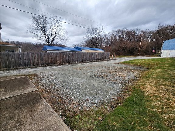 3rd image of 915 1/2 Scott Ave
