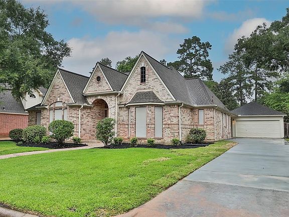 NEW DRIVEWAY LEADING TO TWO CAR GARAGE