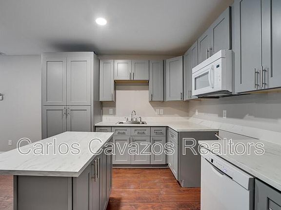 3rd image of 3402 Lawnview Apartment