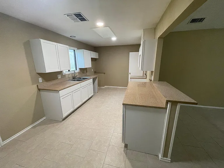 5322 Inverness Dr — Photo 10