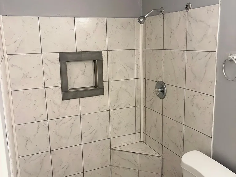 570 Chatsworth Dr — Photo 19