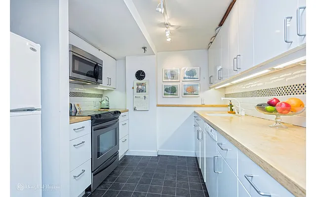 Sold by Douglas Elliman | media 6