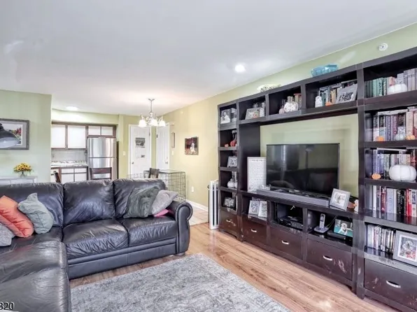 2400 NE 10th St APT 203, Pompano Beach, FL 33062