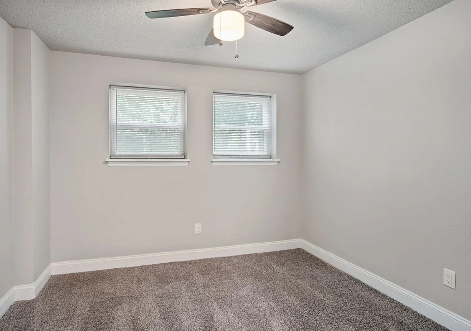 Pendleton Heights Apartments — Photo 4