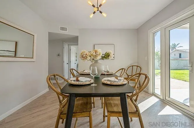 1136 East Ln — Photo 11