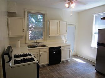 Nicely updated kitchen (w/pantry, too)