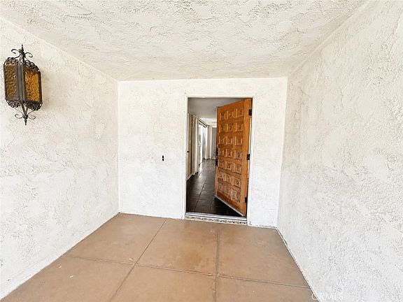 3rd image of 10470 Laramie Ave