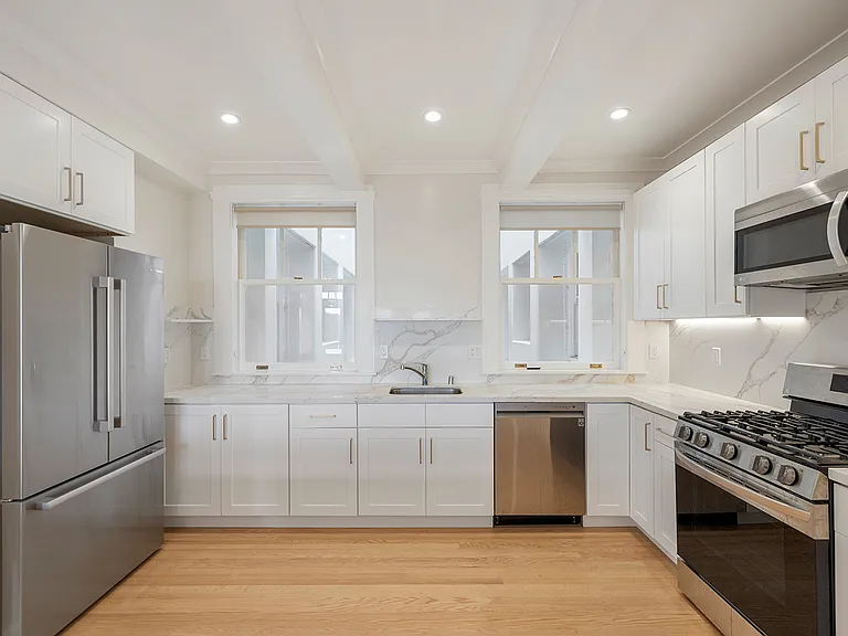 145 Laurel St #6 — Photo 8