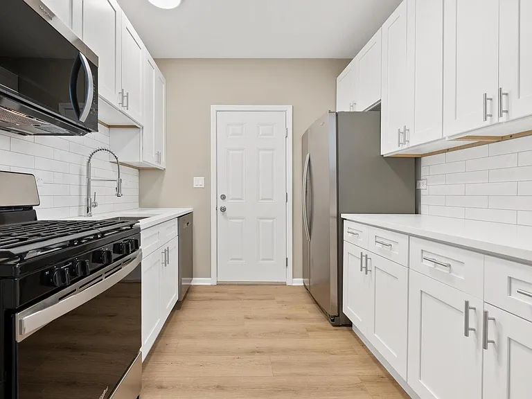 3311 N Ravenswood Ave #1 — Photo 4