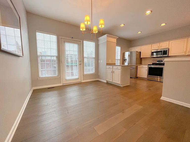 2947 Castleberry Ct — Photo 9