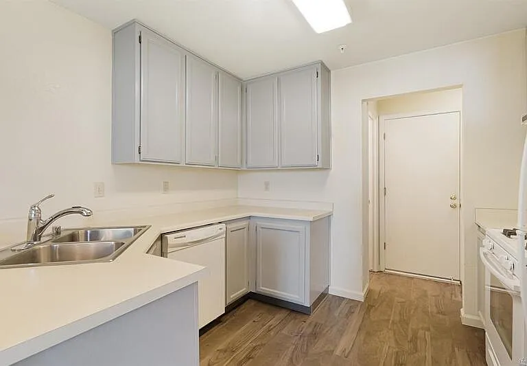 7 Meridian Cir — Photo 10