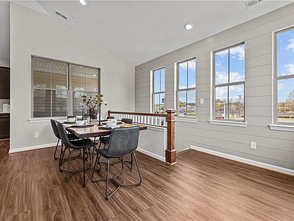 4th image of 1402 Watermark Way