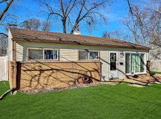 13 Lyons Dr, Troy, MI 48083