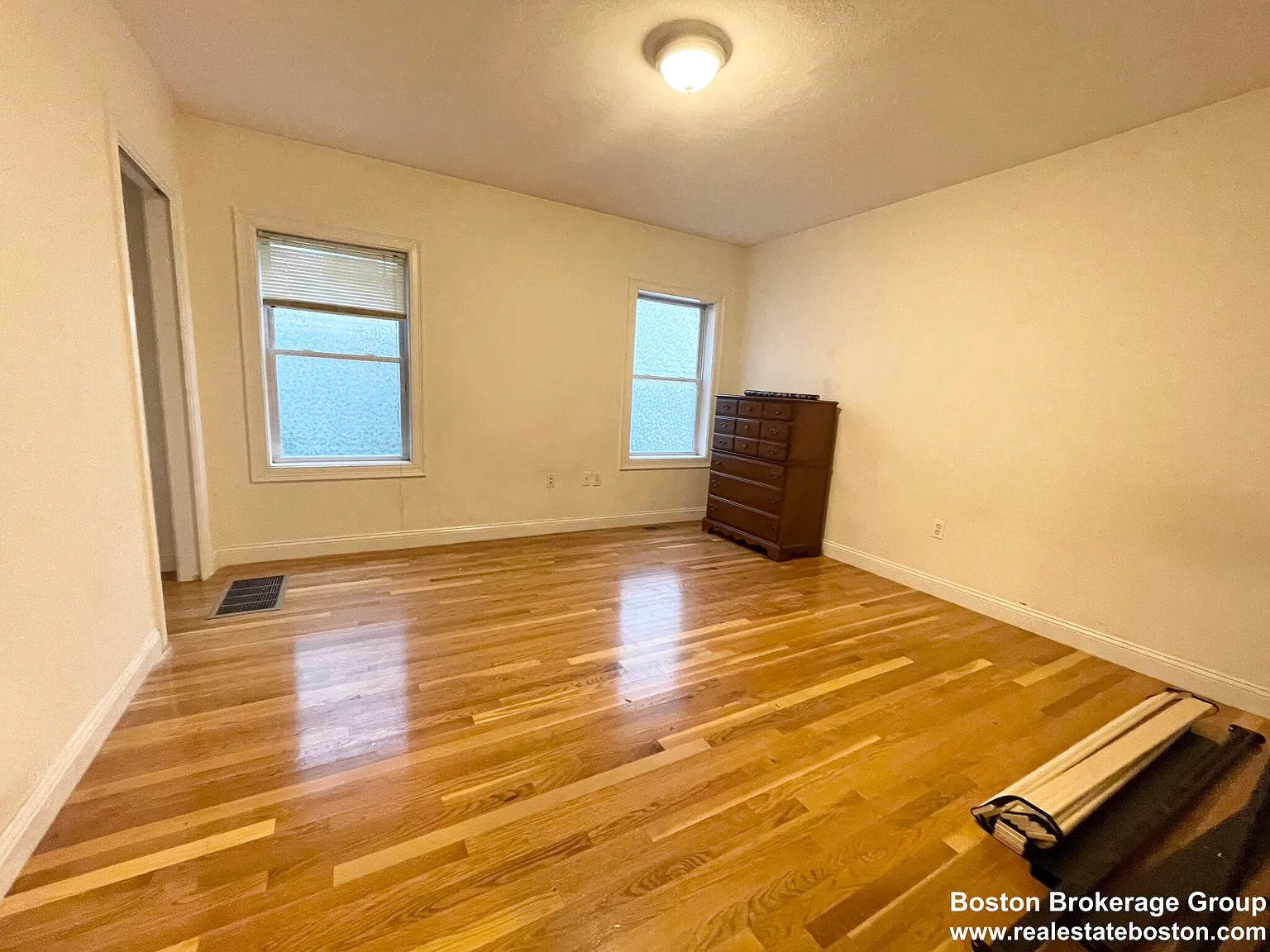 128 Hillside St — Photo 2