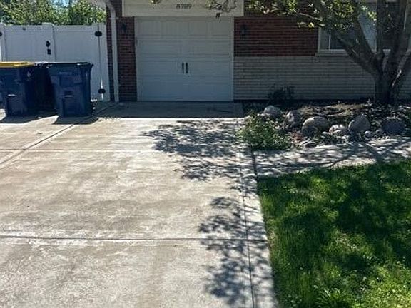 2nd image of 8709 Madeira Dr
