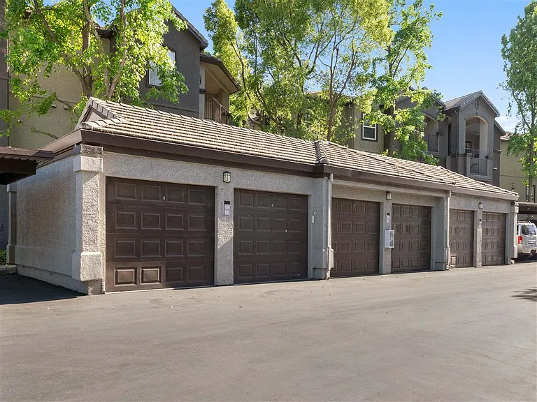 River Oaks Apartment Homes — Photo 15